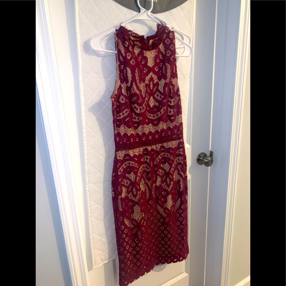 Lulu’s maroon lace midi dress